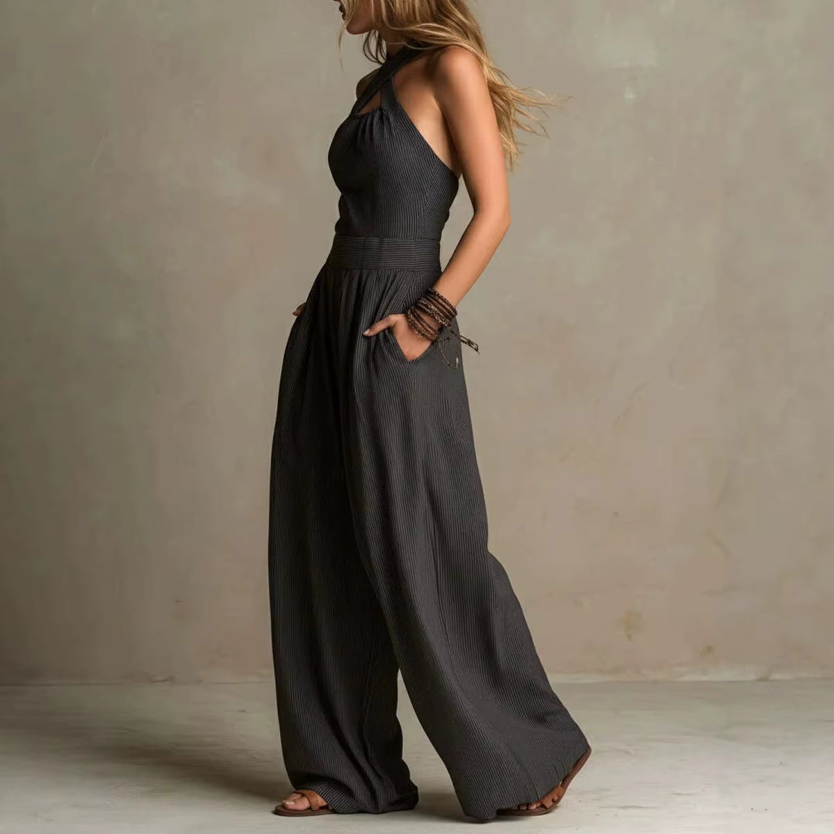 Ariana | Mono Elegante Escote Cruzado