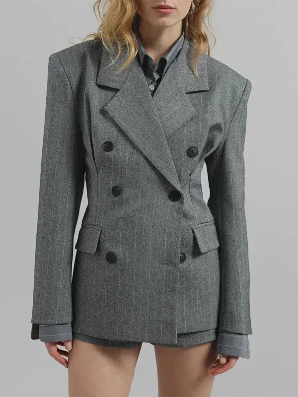 Sofia | Blazer gris a rayas con cinturón